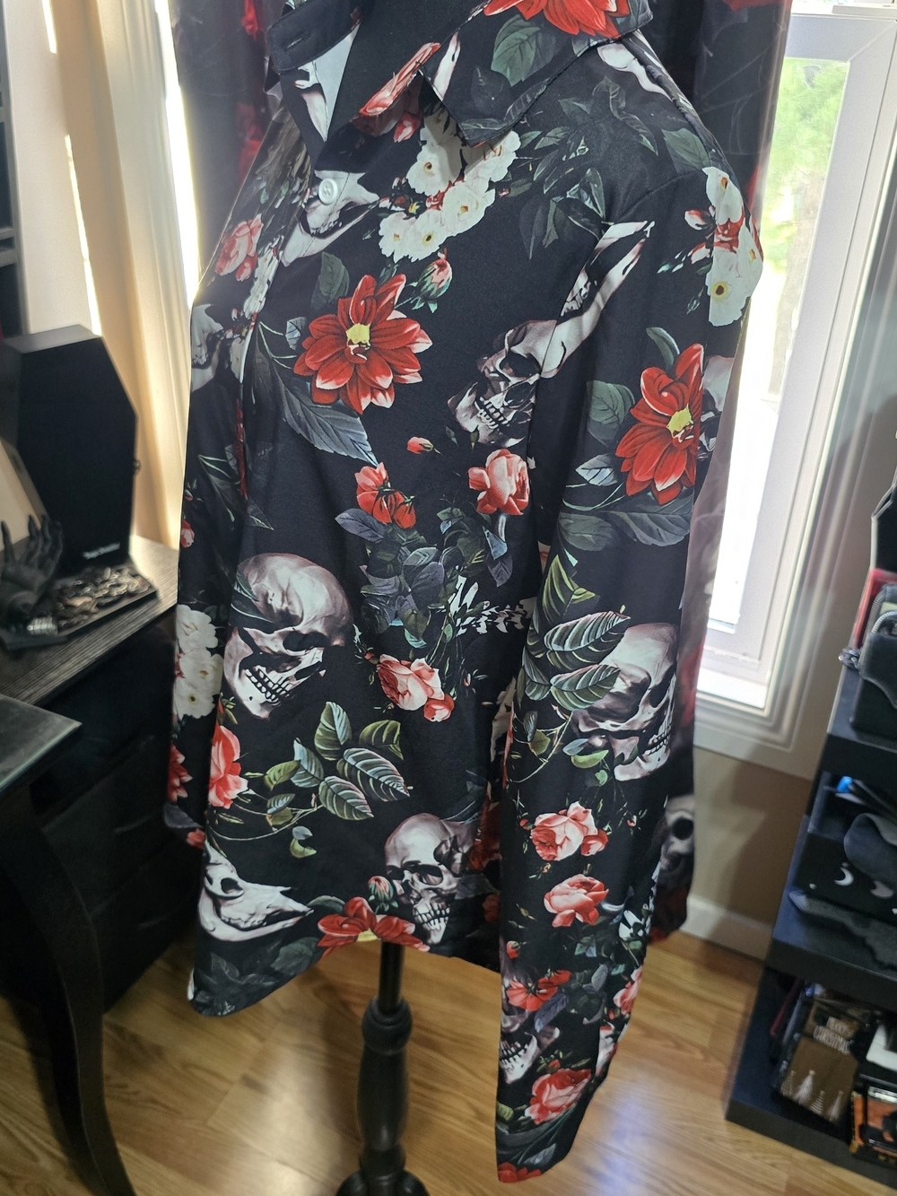 Black Floral Skull Button-Up Shirt - Picture 4 of 7